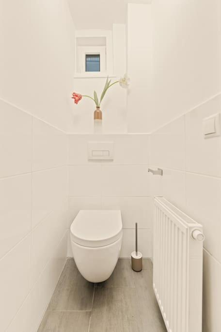 Cozy Apartment In Quiet Location, Fast Train Station 100M Away, Contactless Check-In Wiedeń Zewnętrze zdjęcie